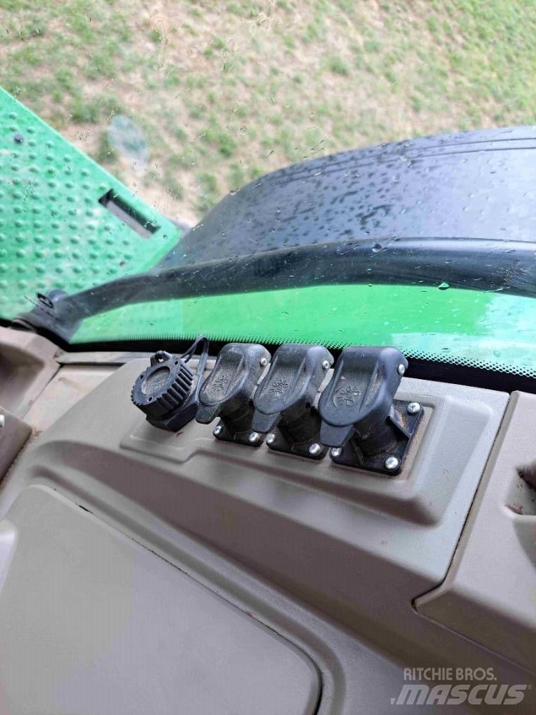 John Deere 8R410 Трактори