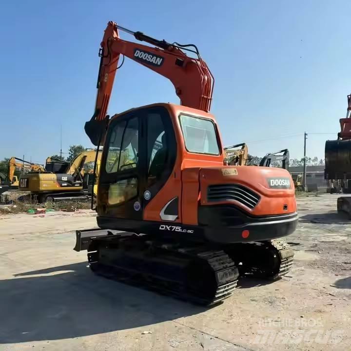Doosan DX75-9C Средни екскаватори 7т - 12т