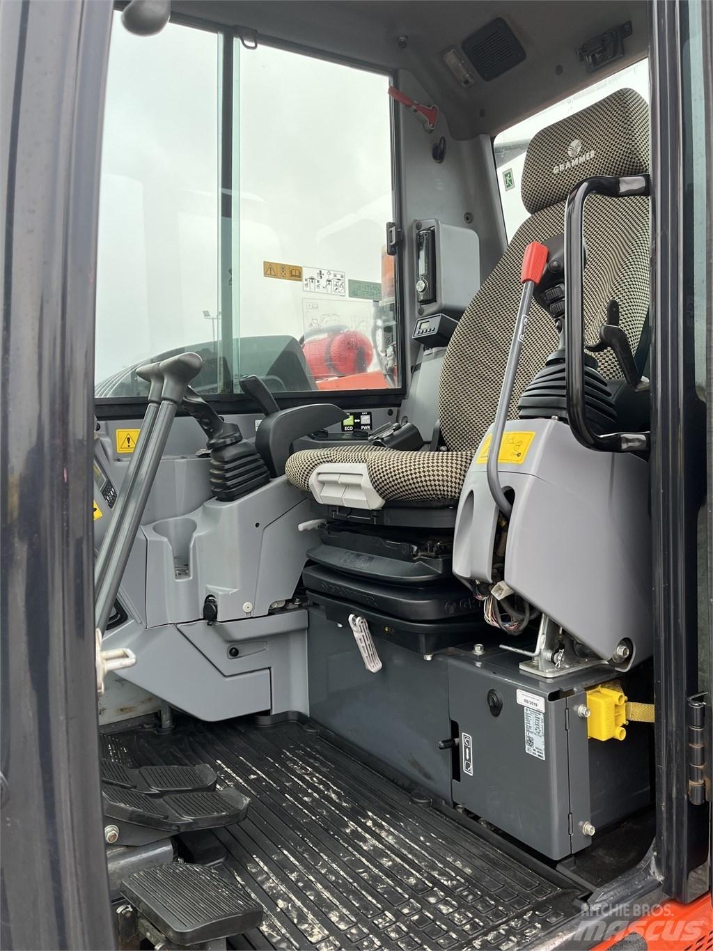 Kubota KX 080-4 Средни екскаватори 7т - 12т