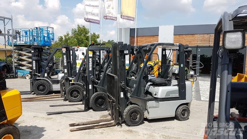 Nissan U1D2A25LQ Камиони с АГУ
