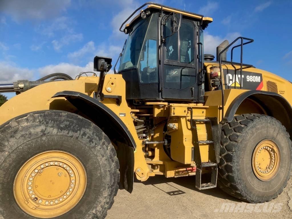 CAT 980M Колесни товарачи