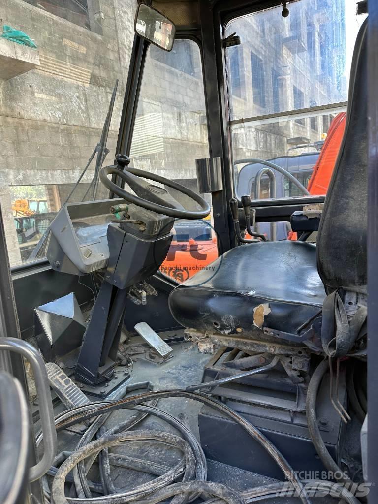 Komatsu WA 320 Колесни товарачи