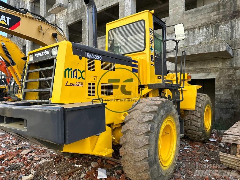 Komatsu WA 320 Колесни товарачи