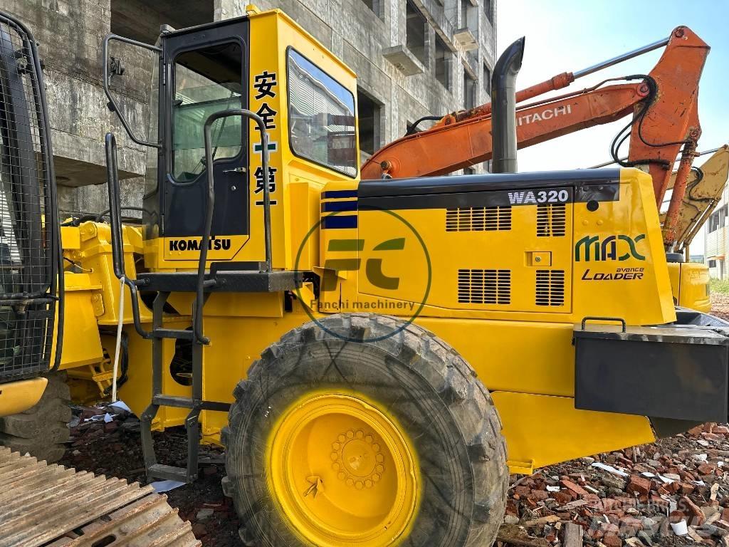 Komatsu WA 320 Колесни товарачи