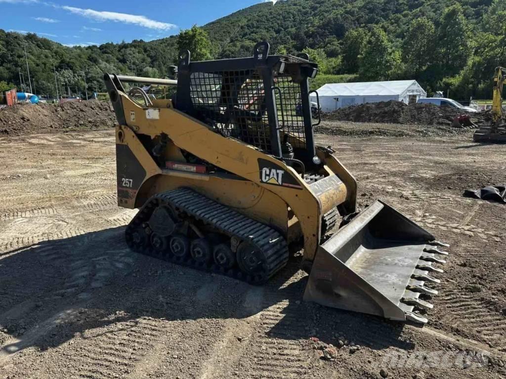CAT 257 Верижен товарач