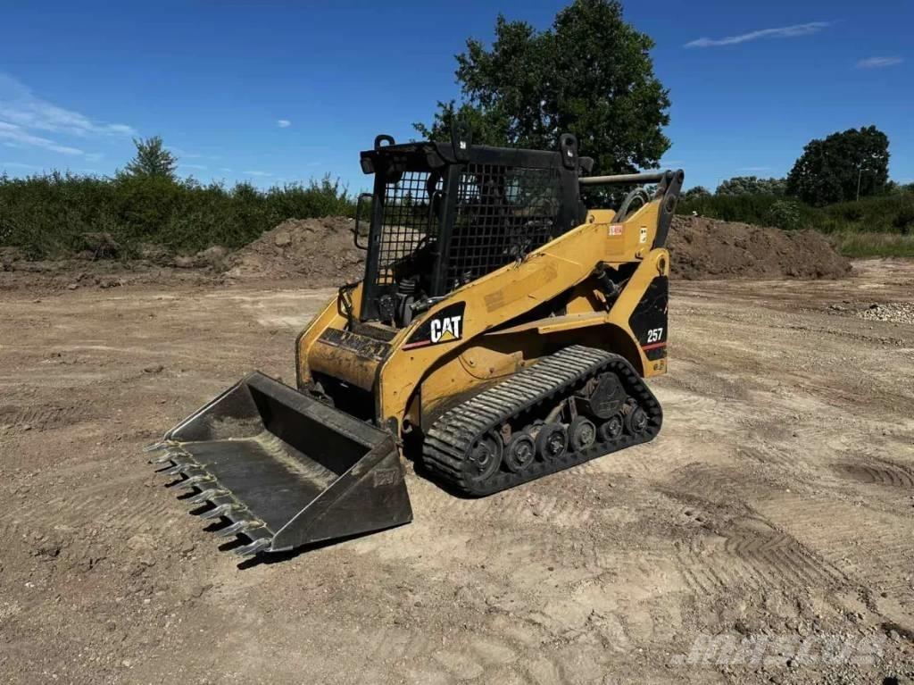 CAT 257 Верижен товарач
