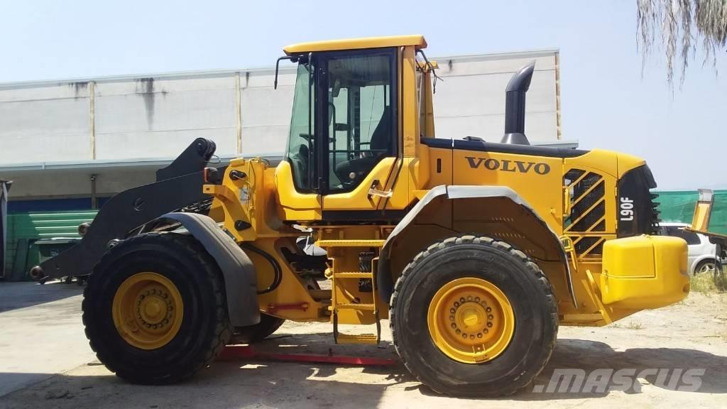 Volvo L90F Колесни товарачи
