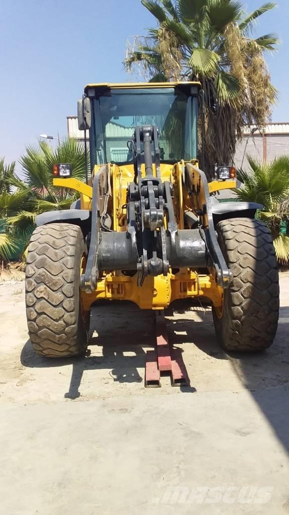 Volvo L90F Колесни товарачи