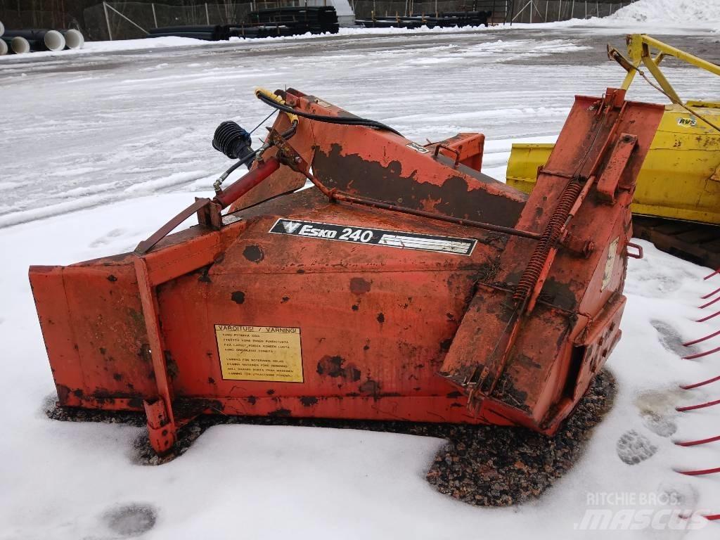 Esko LL 240 Снегохвъргачки
