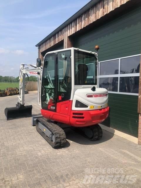 Takeuchi TB230 Мини екскаватори < 7 т