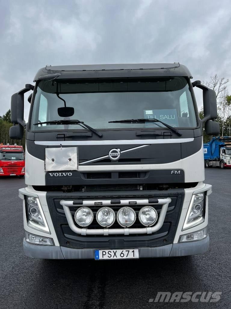 Volvo FM 6X2 Камиони със скипов подемник