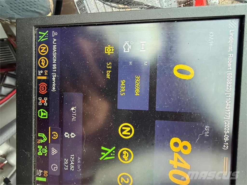 Komatsu 951 Харвестери