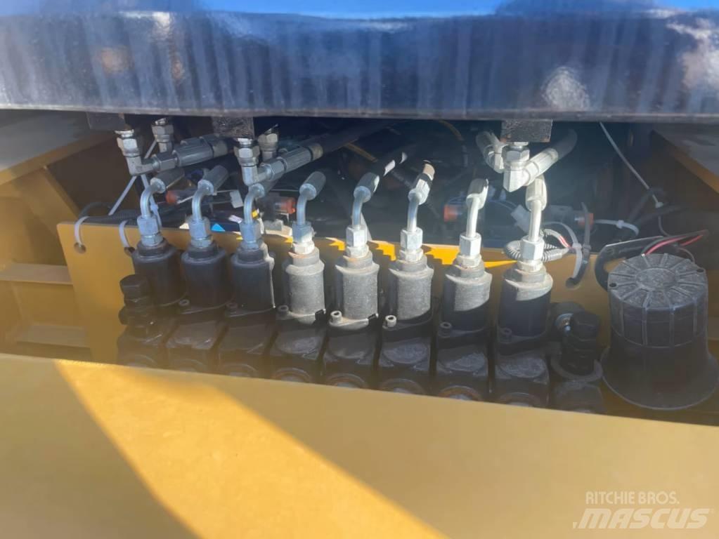 CAT 420 F Товарач със заден ексватор