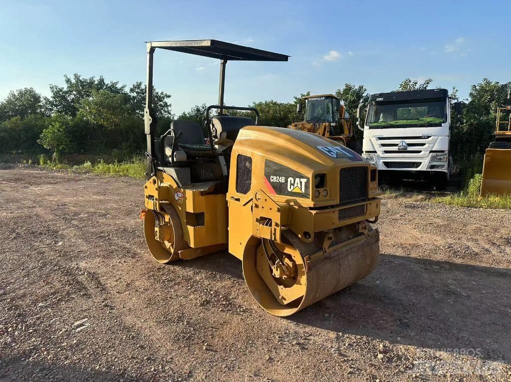 CAT CB 24 B Двойни барабанни ролки
