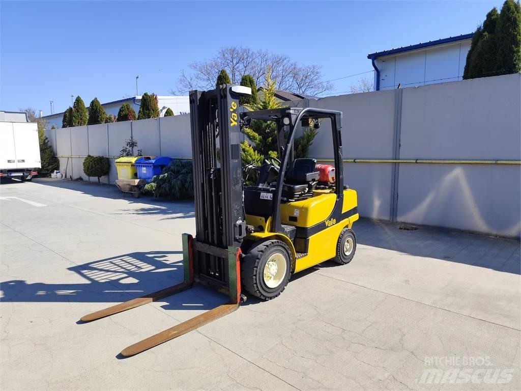 Yale GLP30VX Камиони с АГУ