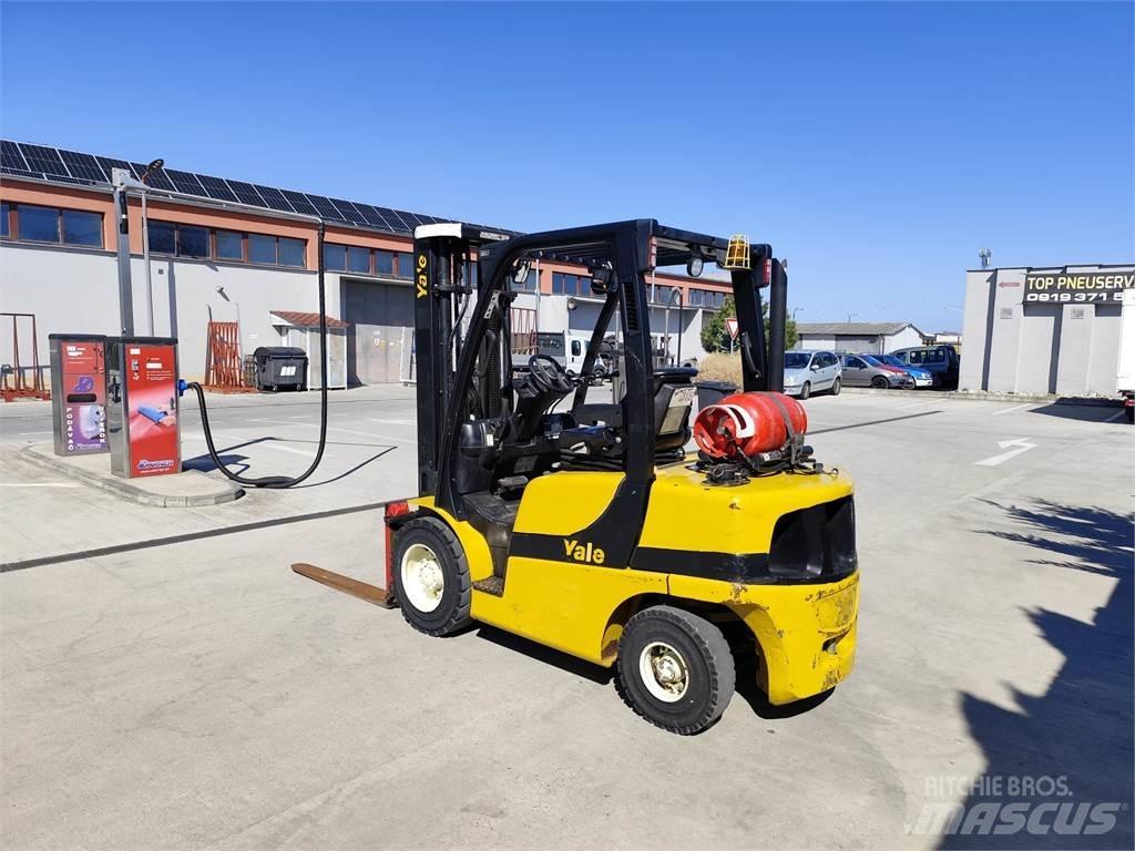 Yale GLP30VX Камиони с АГУ