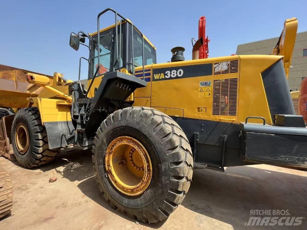 Komatsu WA 380 Колесни товарачи