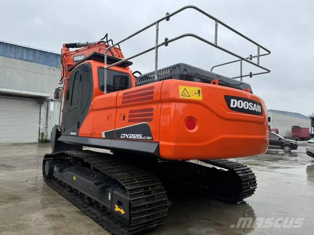 Doosan DX 225 LC Верижен екскаватор