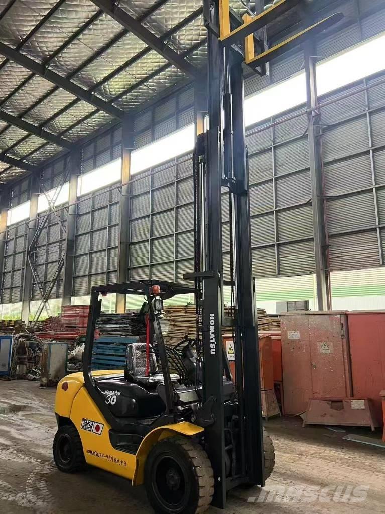 Komatsu FD 30 T-17 Дизелови камиони