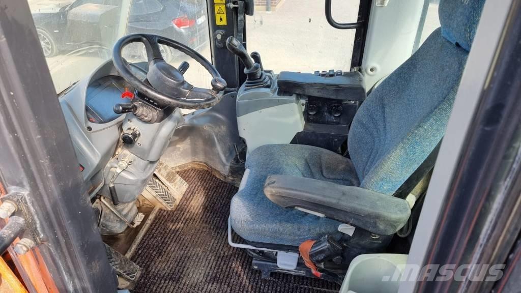 Hitachi ZW 220-6 Колесни товарачи
