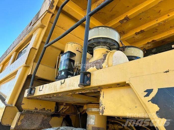 CAT 771D Странични самосвали