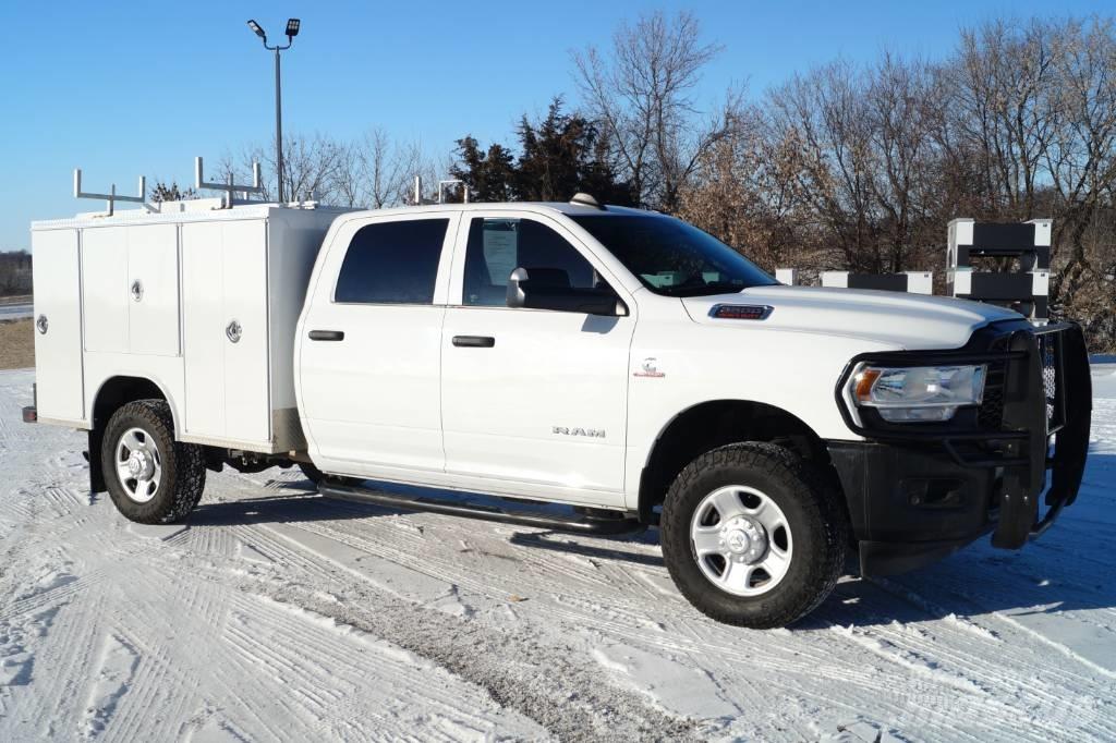 RAM 3500 TRADESMAN Пикапи