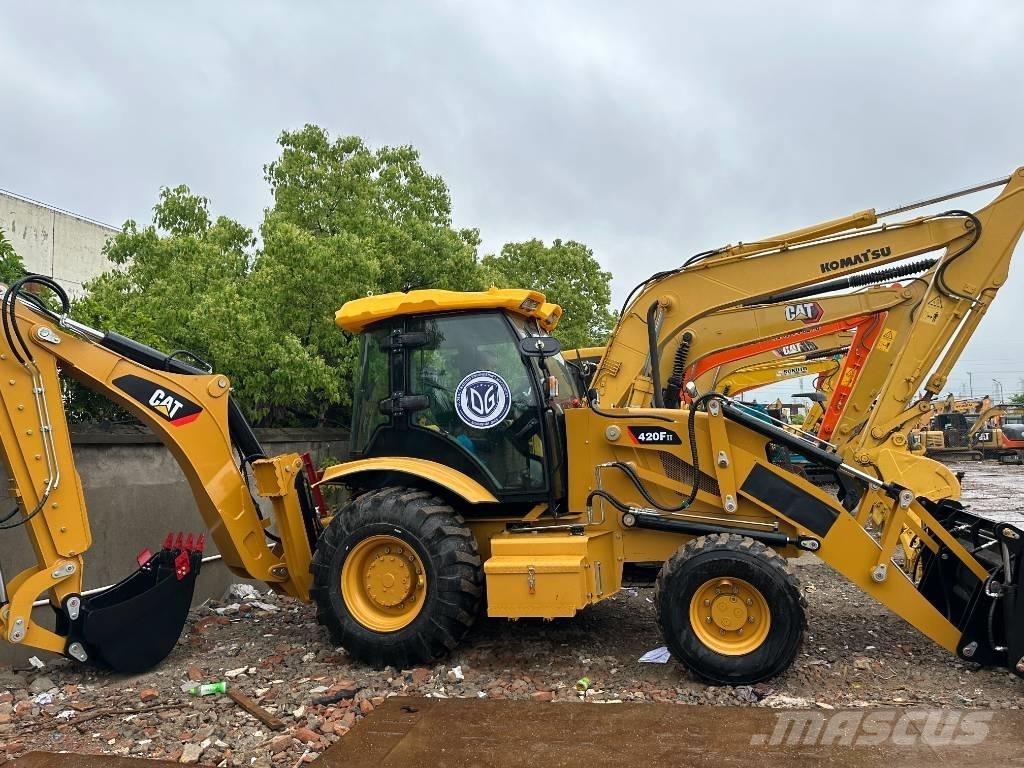 CAT 420 F Товарач със заден ексватор