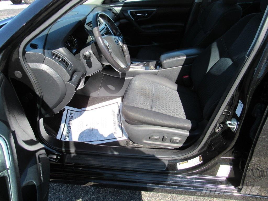 Nissan Altima Коли