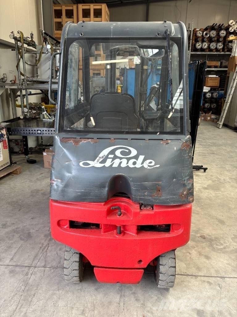 Linde E 20 P-02 Електрически вилични кари-повдигачи