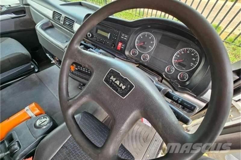 MAN 33 SERIES Други