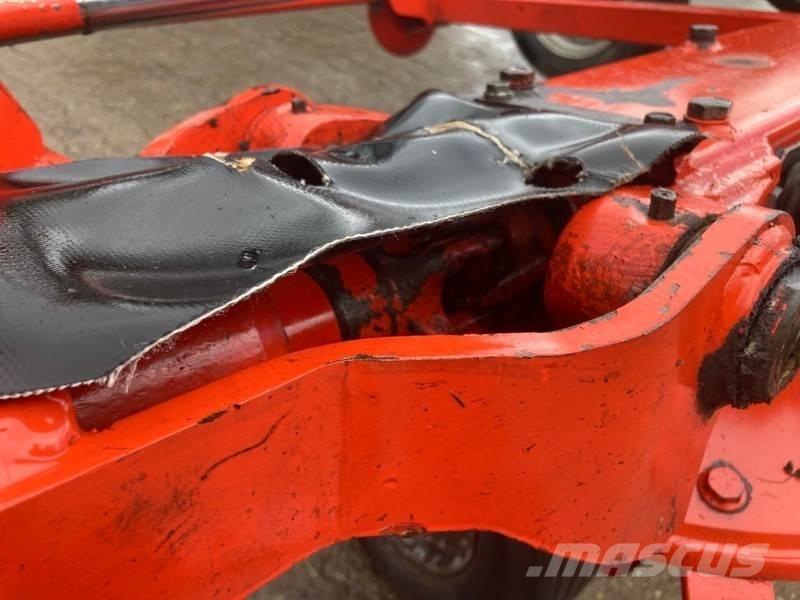 Kuhn GF 8702 T Гребла и сенообръщачки