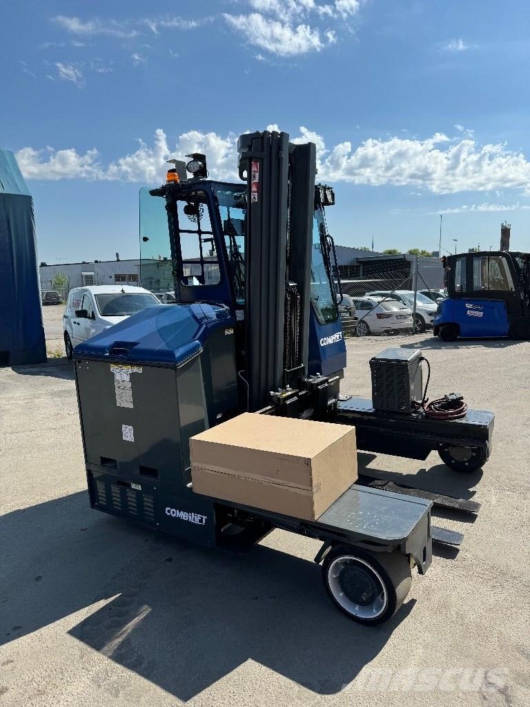 Combilift C4000ET Повдигач с движение в 4 посоки