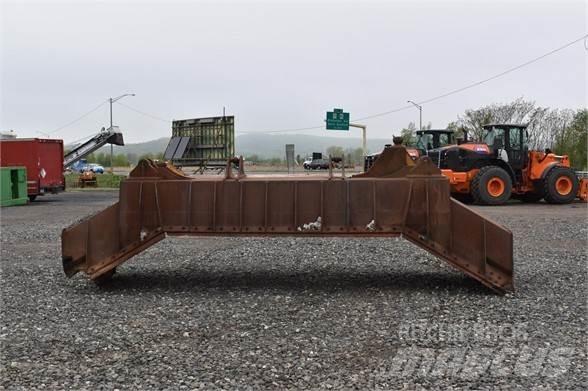 CAT D8N Остриета