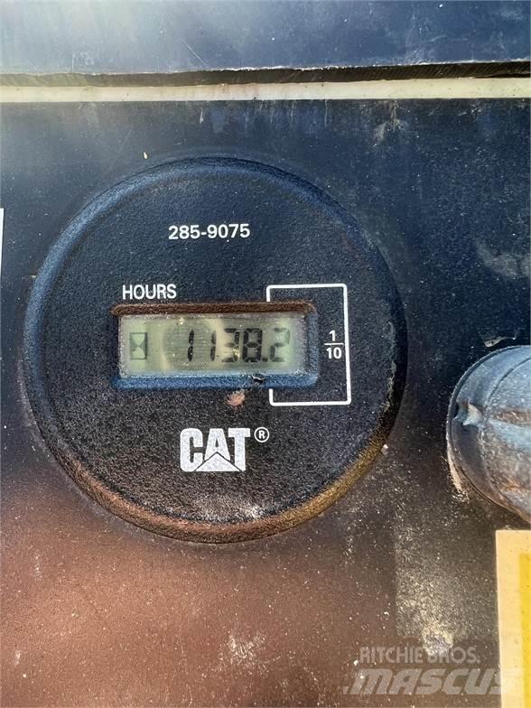 CAT PS-150B Пневматични гумени  ролки
