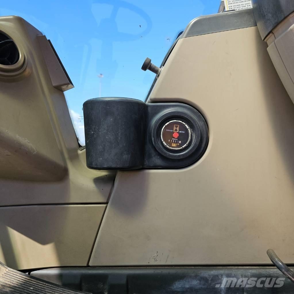 CAT 322 C Колесни екскаватори