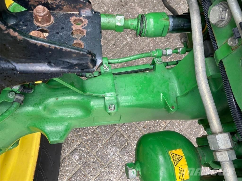 John Deere 6215R Трактори