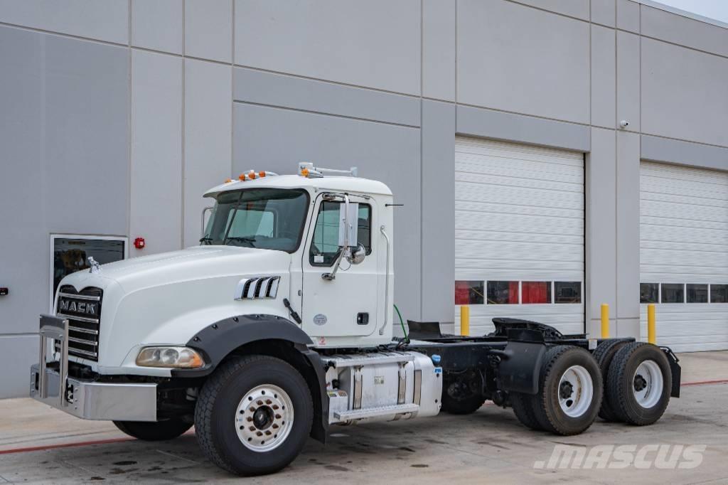 Mack Granite GU 813 Влекачи