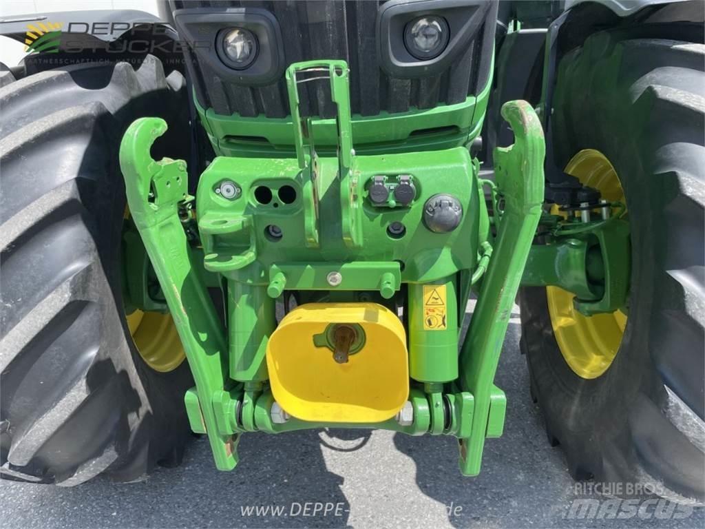 John Deere 6230R Трактори