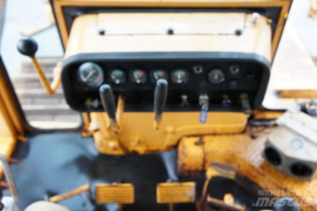 Komatsu D155A-1 Булдозери