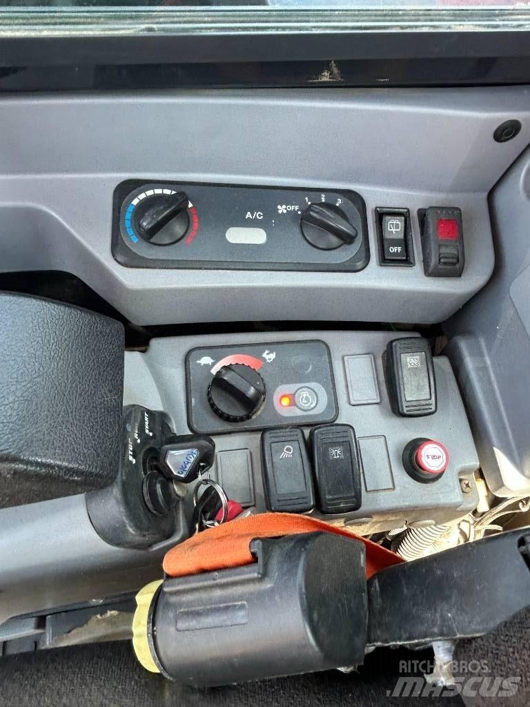 Kubota KX 080-4 Средни екскаватори 7т - 12т