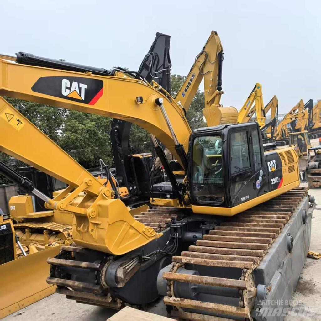 CAT 320 D Багери амфибии