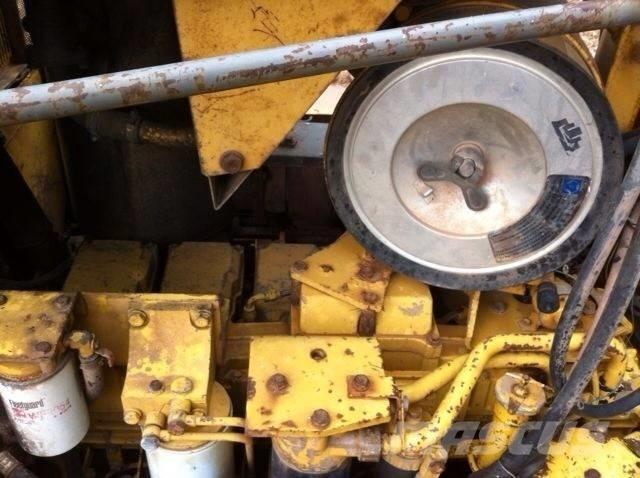 Komatsu d155a-3 Верижни булдозери
