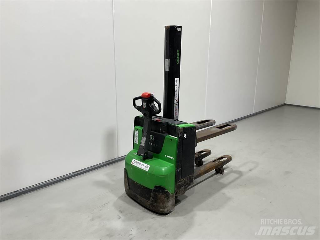 Cesab S208L Самоходни товарачи