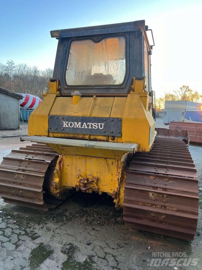 Komatsu D 65 P Верижни булдозери
