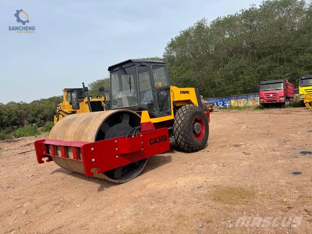 Dynapac CA 30 D Еднобарабанни ролки
