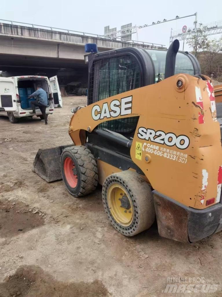 CASE SR200 Мини товарачи
