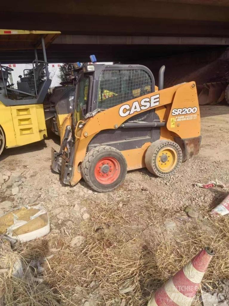 CASE SR200 Мини товарачи
