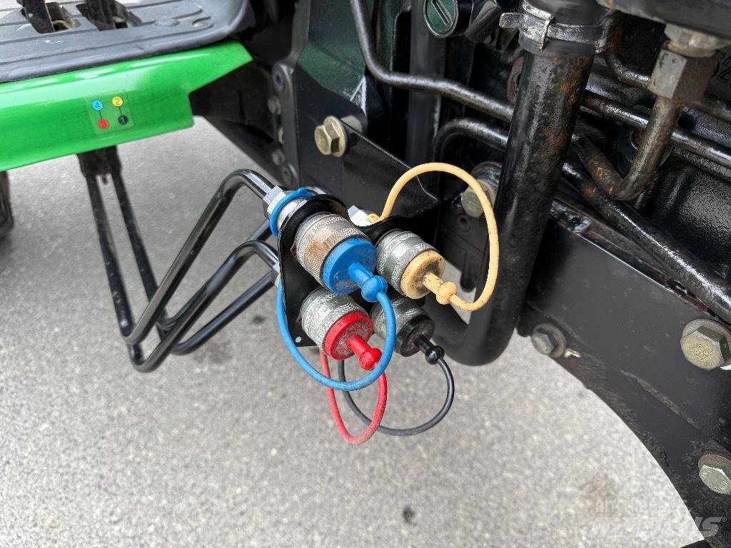 John Deere 4520 Компактни трактори