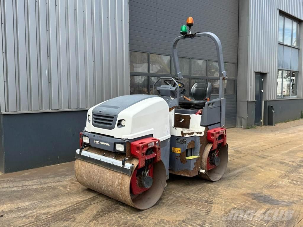 Dynapac CC1200 Двойни барабанни ролки
