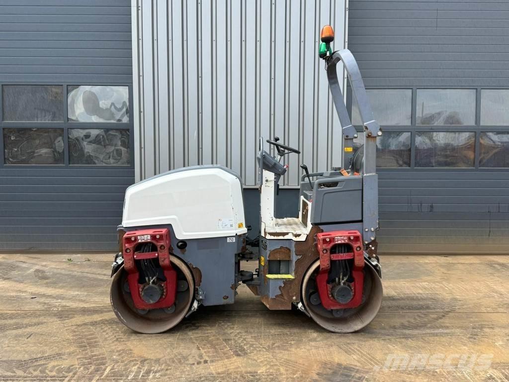 Dynapac CC1200 Двойни барабанни ролки
